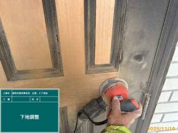 玄関塗装をしました!